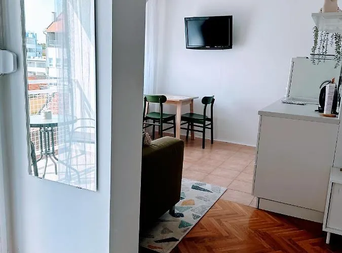 Beautiful Studio In City Centre - Star Apartment